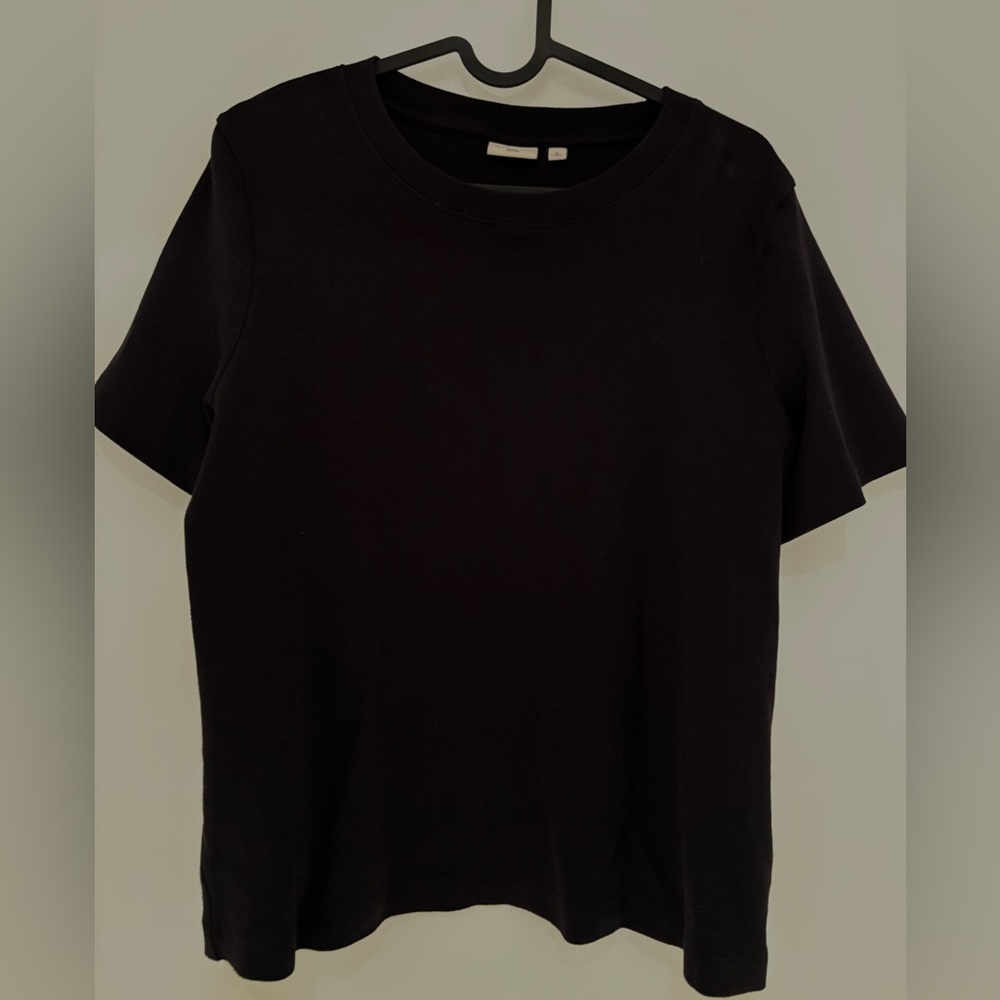 Babaton Aritzia women’s black t shirt - the softest tee I’ve ever worn!